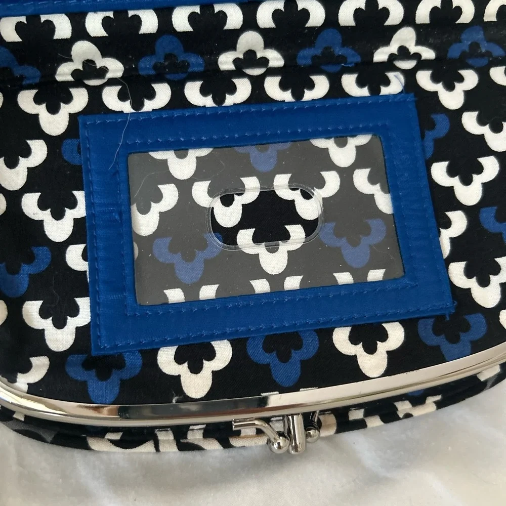 Vera Bradley Clutch Kiss N’ Snap Tab Wallet w/Kisslock Canterbury Blue. Great!